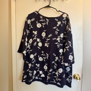 Soft Surroundings 1x Navy Blue With Embroidered Flower Blouse, Buttons On Back